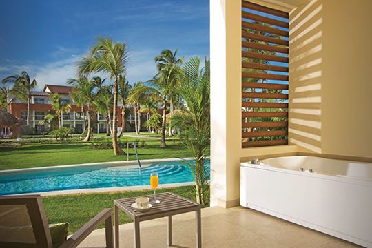 PC-accommodations-JR-swim-up-terrace-pool