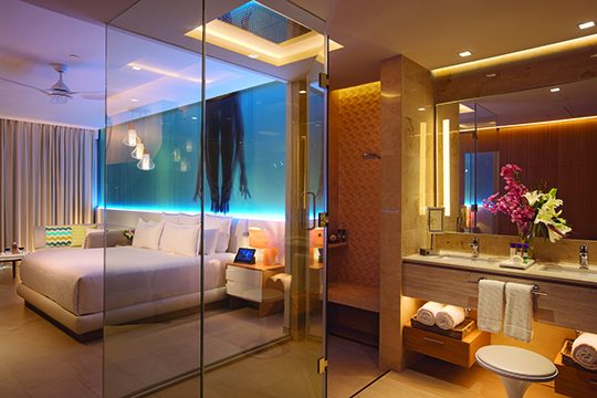 mb-accom-jr-suite-bathroom