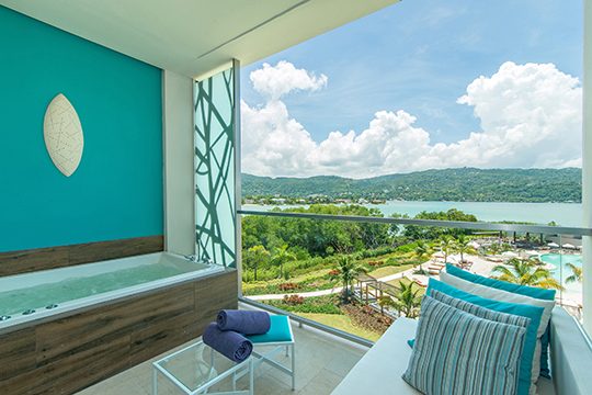 mb-accom-junior-suite-tropical-view-balcony