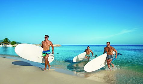mb-activities-friends-paddle-board mb-activities-friends-paddle-board